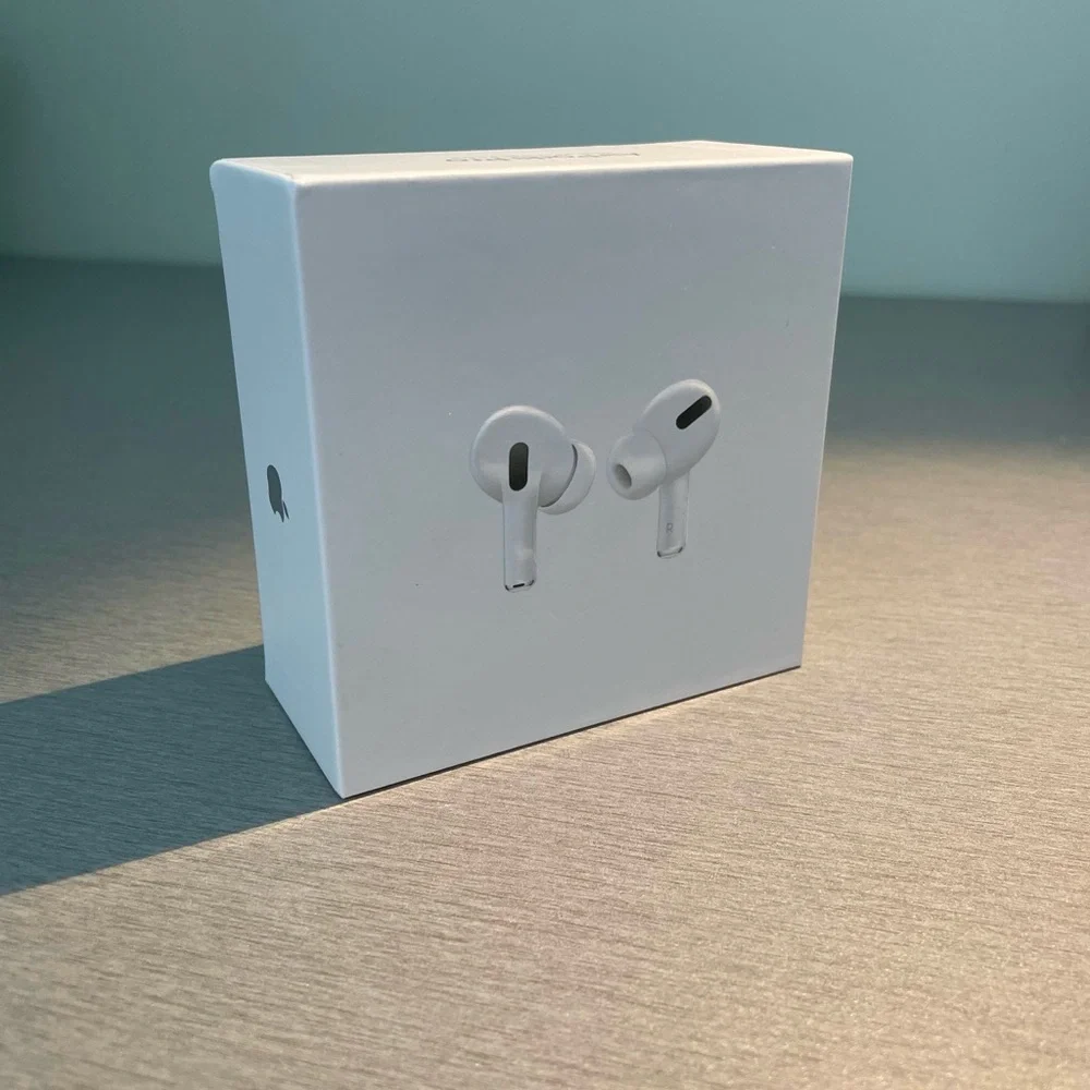 Apple AirPods Pro with White Charging Case